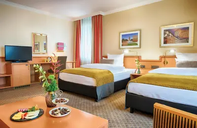 Ein Bett oder Betten in einem Zimmer der Unterkunft Leonardo Hotel Mannheim City Center