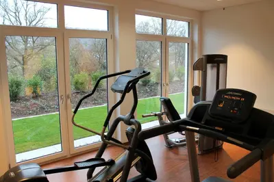 Das Fitnesscenter und/oder die Fitnesseinrichtungen in der Unterkunft Best Western Queens Hotel Pforzheim-Niefern