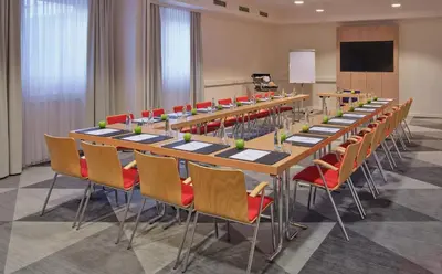 Der Geschäftsbereich oder Konferenzraum in der Unterkunft Holiday Inn Express Frankfurt Airport by IHG