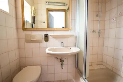 Ein Badezimmer in der Unterkunft AAAA Hotelwelt KÜBLER