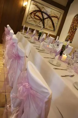 Ein Restaurant oder anderes Speiselokal in der Unterkunft Hotel Hirsch