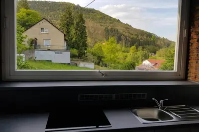 Ein allgemeiner Bergblick oder ein Berglick von des Ferienhauses aus