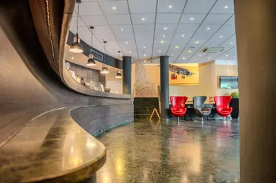 Ein Sitzbereich in der Unterkunft Airways Hotels Frankfurt Airport West