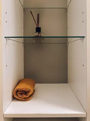 Grundriss der Unterkunft Neuwertiges Apartment mit schnellem WLAN, Netflix, Glasfaser, Kostenlose Privatparkplatz auch für Transporter geeignet R8