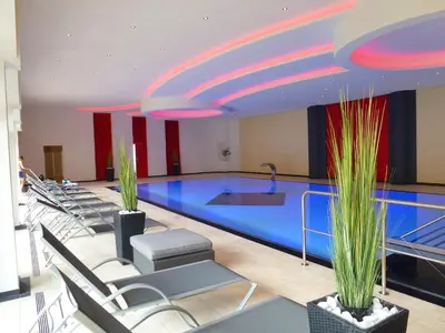 Der Swimmingpool an oder in der Nähe von Wellness- und Gartenhotel Heusser