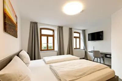 Ein Bett oder Betten in einem Zimmer der Unterkunft Vinotel Weinstrasse