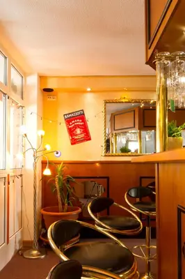 Ein Sitzbereich in der Unterkunft Hotel Roemerstein