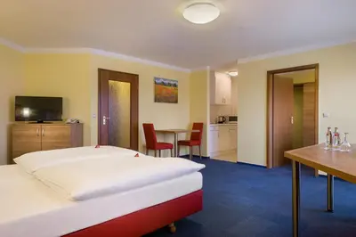 Ein Bett oder Betten in einem Zimmer der Unterkunft acora Karlsruhe Zentrum Living the City