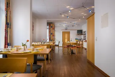 Ein Restaurant oder anderes Speiselokal in der Unterkunft acora Karlsruhe Zentrum Living the City