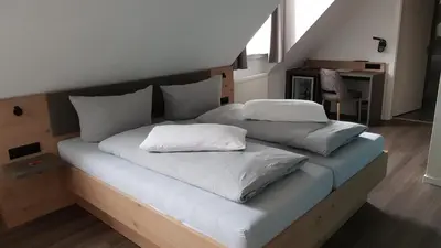 Ein Bett oder Betten in einem Zimmer der Unterkunft Hotel Hirsch