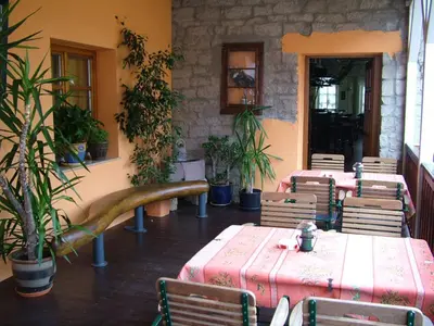 Ein Sitzbereich in der Unterkunft Hotel Hirsch