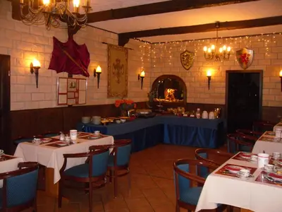 Ein Restaurant oder anderes Speiselokal in der Unterkunft Hotel Boos