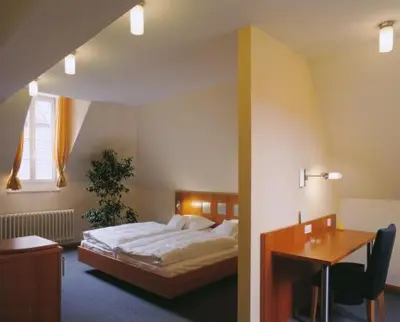 Ein Bett oder Betten in einem Zimmer der Unterkunft Landhotel zum Schwanen mit Restaurant Mona Liza