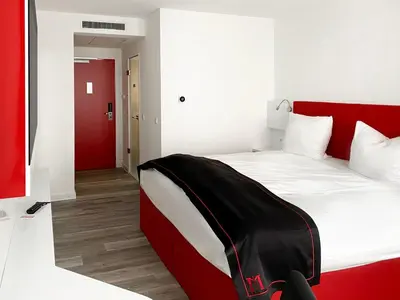 Ein Bett oder Betten in einem Zimmer der Unterkunft DORMERO Hotel Darmstadt