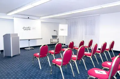 Der Geschäftsbereich oder Konferenzraum in der Unterkunft Taste Smart Hotel Lampertheim