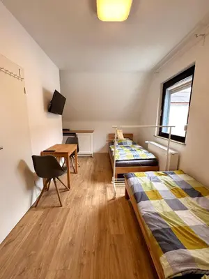 Ein Bett oder Betten in einem Zimmer der Unterkunft Wohnen BI