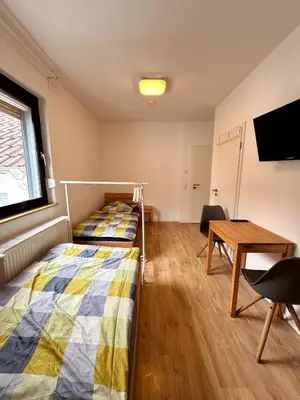 Ein Bett oder Betten in einem Zimmer der Unterkunft Wohnen BI