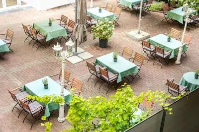 Ein Restaurant oder anderes Speiselokal in der Unterkunft ACHAT Hotel Neustadt an der Weinstraße
