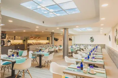 Ein Restaurant oder anderes Speiselokal in der Unterkunft Hotel Santo