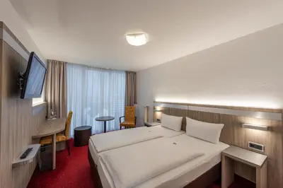Ein Bett oder Betten in einem Zimmer der Unterkunft PANORAMA HOTEL in Neustadt an der Weinstraße