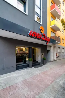 Das Gebäude in dem sich das Aparthotel befindet