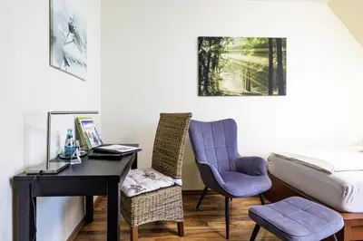 Ein Sitzbereich in der Unterkunft Flair Hotel Hopfengarten