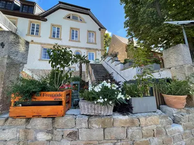 Ein Garten an der Unterkunft Loblocher Weinkiste
