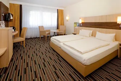 Ein Bett oder Betten in einem Zimmer der Unterkunft Kurpark-Hotel