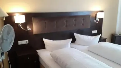 Ein Bett oder Betten in einem Zimmer der Unterkunft Hotel Starkenburger Hof