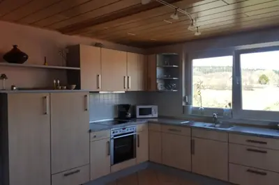 Küche/Küchenzeile in der Unterkunft Anna - neue Ferienwohnung mit Blick ins Grüne