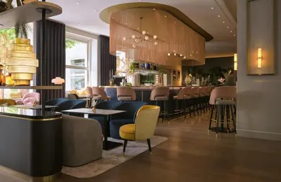 Ein Sitzbereich in der Unterkunft Hotel Mannheimer Hof - Leonardo Limited Edition