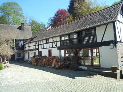 Das Gebäude in dem sich die Ferienwohnung befindet