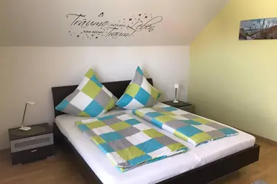 Ein Bett oder Betten in einem Zimmer der Unterkunft Ferienwohnung „Anhaide“