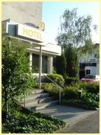Ein Garten an der Unterkunft Hotel Stiftswingert