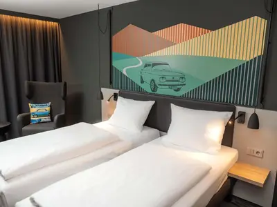 Ein Bett oder Betten in einem Zimmer der Unterkunft ibis Styles Neckarsulm