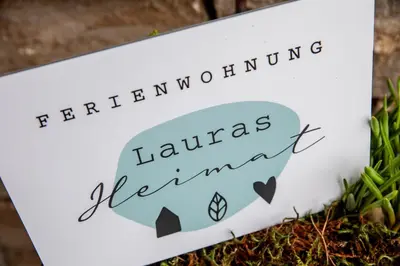 Ein Zertifikat, Auszeichnung, Logo oder anderes Dokument, das in der Unterkunft Laura‘s Heimat ausgestellt ist
