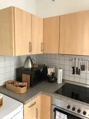Küche/Küchenzeile in der Unterkunft Zentraler geht es kaum - in königlicher Nachbarschaft!