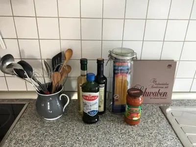 Küche/Küchenzeile in der Unterkunft Zentraler geht es kaum - in königlicher Nachbarschaft!
