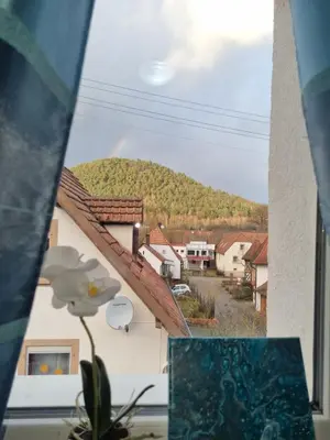 Ein allgemeiner Bergblick oder ein Berglick von des Ferienhauses aus