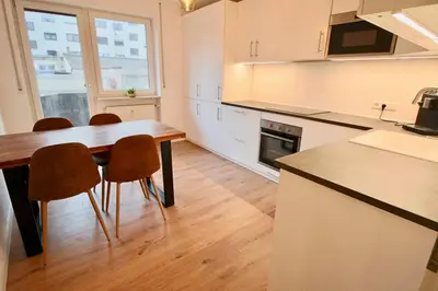 Küche/Küchenzeile in der Unterkunft Fantastische Moderne und Zentrale Wohnung mit Balkon
