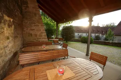 Ein Patio oder anderer Außenbereich in der Unterkunft Kloster Schöntal