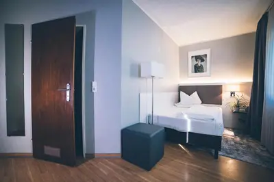 Ein Bett oder Betten in einem Zimmer der Unterkunft Gartenstadt Hotel