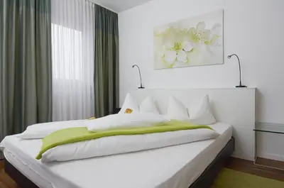 Ein Bett oder Betten in einem Zimmer der Unterkunft Gartenstadt Hotel