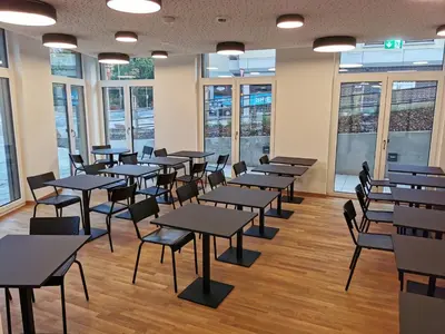 Ein Restaurant oder anderes Speiselokal in der Unterkunft GuestHouse Speyer