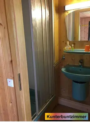 Ein Badezimmer in der Unterkunft Waldnest Odenwald - Waldhauszimmer