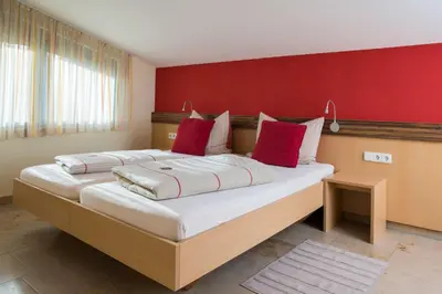 Ein Bett oder Betten in einem Zimmer der Unterkunft Muellers Weingut und Weinstube im Auerberg