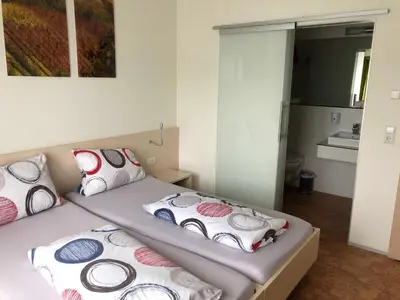 Ein Bett oder Betten in einem Zimmer der Unterkunft Muellers Weingut und Weinstube im Auerberg