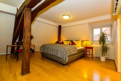 Ein Bett oder Betten in einem Zimmer der Unterkunft Hotel Goldener Falke