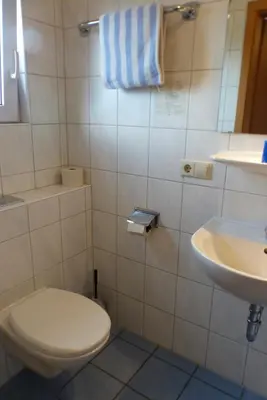Ein Badezimmer in der Unterkunft Pension Schreckhof