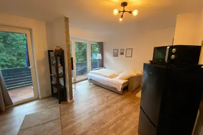 Ein Bett oder Betten in einem Zimmer der Unterkunft SUNSIDE Idyllisches Apartment am Wasser
